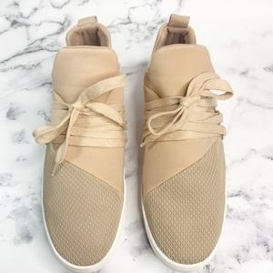 EUC Steve Madden Lancer Sneakers